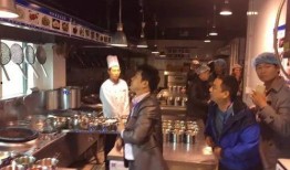 镇江餐饮爆料事件视频,揭露后厨黑幕，食品安全引关注