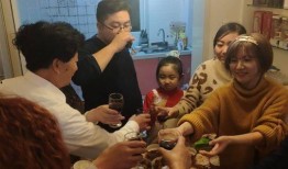 娱乐吃瓜酱奶奶和爷爷,揭秘奶奶爷爷的甜蜜爱情故事