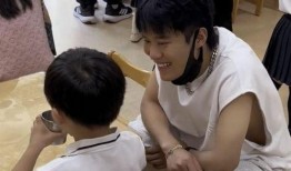 小杨哥爆料学校被打视频,校园暴力事件惊心动魄，视频记录惊人一幕