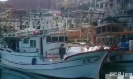 网友爆料渔船事件视频,生死瞬间，勇敢渔民勇救同伴